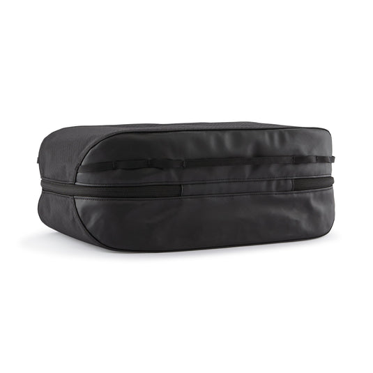 Patagonia Black Hole Cube 14L in black on black