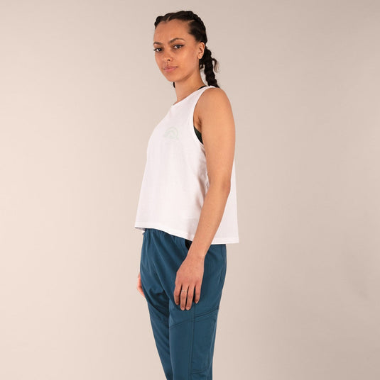 3rd Rock Horizon vest worn by model