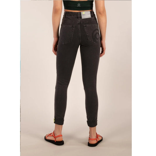 Marple Jean 30REG Mid-Black - worn by model facing away