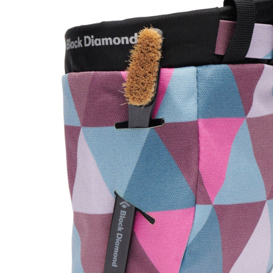 Black Diamond Gym Chalkbag in Pint Quilt design - close up of brush holder with chalk brush