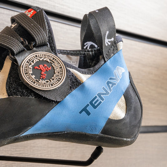 A close up of Tenaya Oasi heel, resting on black hook against metallic background.