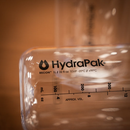 close up of HydraPak Recon 1L water bottle displaying measurements in ml and oz.
