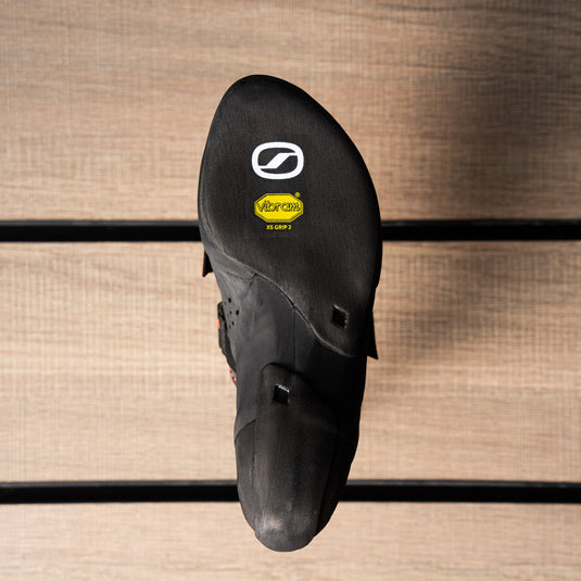The sole of a climbing shoe, Scarpa Vapour V LV, showing Vibram rubber logo and split sole