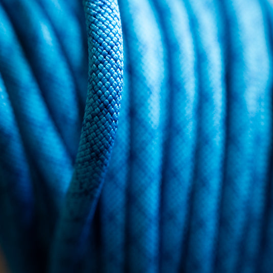 close up of blue Edelrid Swift 48 Pro Dry 8,9mm rope