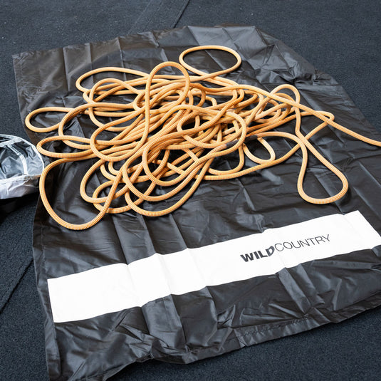 Wild Country Rope Bag in ONYX with orange rope laid on intergrated rope tarp