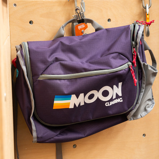 Moon Bouldering Bag - Blackberry in shoulder style