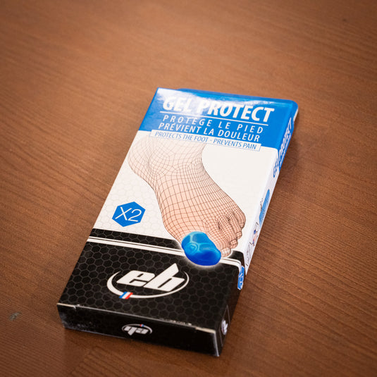 Close up of packing with x2 text and an image of a toe with gel protector on