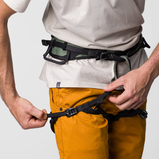 Wild Country Session 2.0 Men's Cimbing Harness - worn by model close up of leg