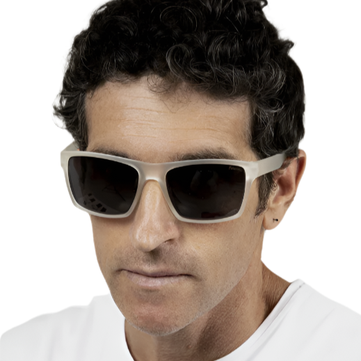 Man wearing E9 Jan Sunglasses in transparent