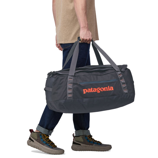 Patagonia Black Hole Duffel in smoulder blue being carried by hand straps