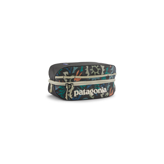 Patagonia Black Hole Cube 6L - in Black
