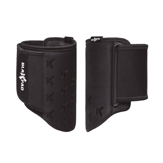 Blakpad VS kneepad. Left and Right shown