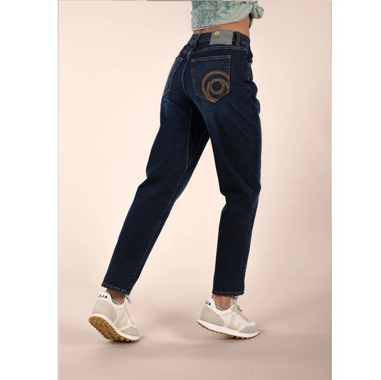 3rd Rock Gaia Jean Raw Retro Indigo worn by model