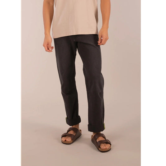 3rd Rock Mars Jeans Mid Dark Black worn by model