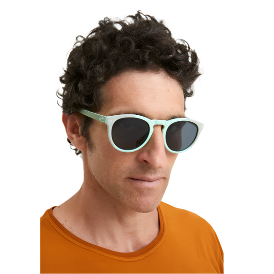 E9 pablo sunglasses - mint worn by model