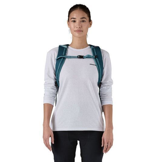  Patagonia Black Hole Pack 25L in Tidal Teal w/Luminous Pink n Tidal Teal w/Luminous Pink worn on model with chest strap fastened